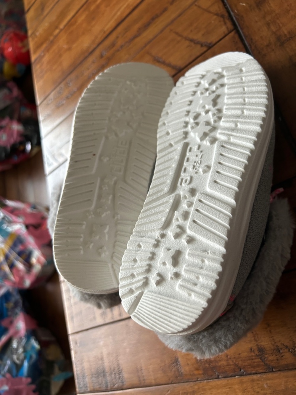 Hey Dude Britt Youth BOHO Gray Faux-Fur Slip-On Shoes with Pink Laces 13 kids - Picture 4 of 8